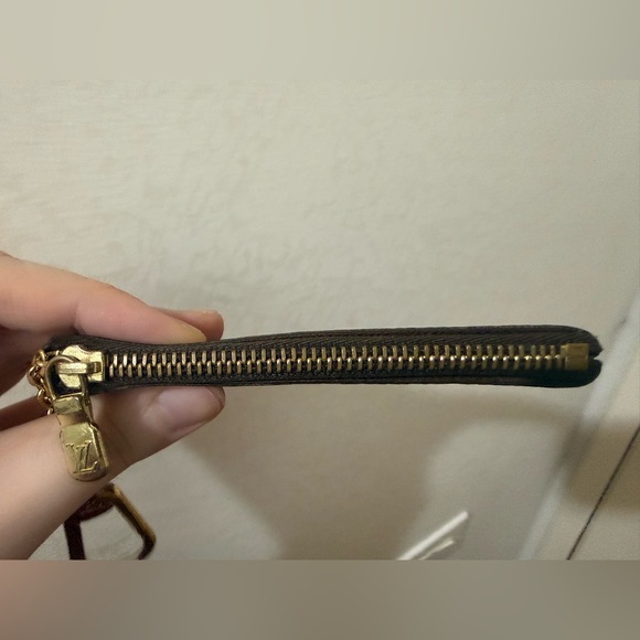 Louis Vuitton Brown and Gold Key Holder - Picture 7 of 12